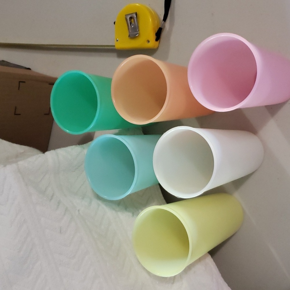 Colorful Plastic TUPPERWARE TALL CUPS SET - Picture 5 of 7